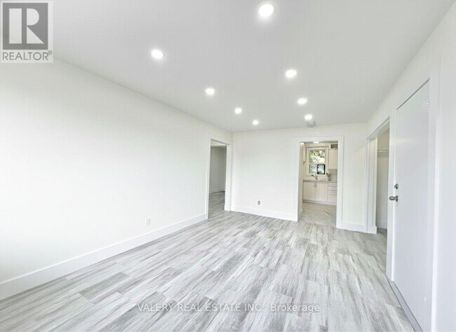 Photo - 15 Stavebank Rd S Unit 6