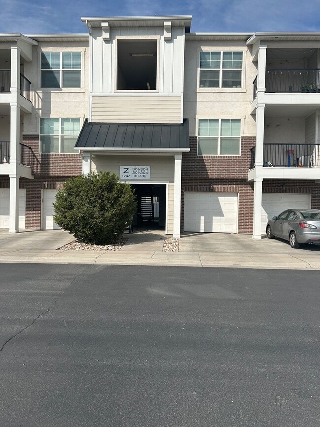 Building Photo - `1747 N Exchange Park Rd #Z-304