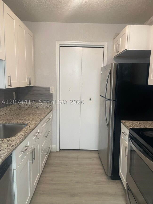 Photo - 927 Riverside Dr Unit 320