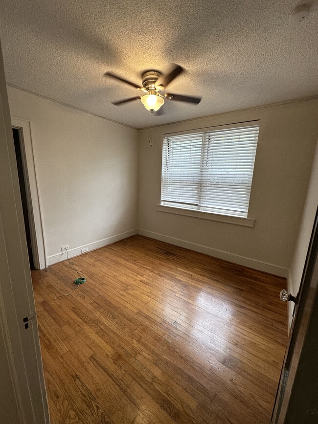 B2 - Bedroom 1 - The Carolinian