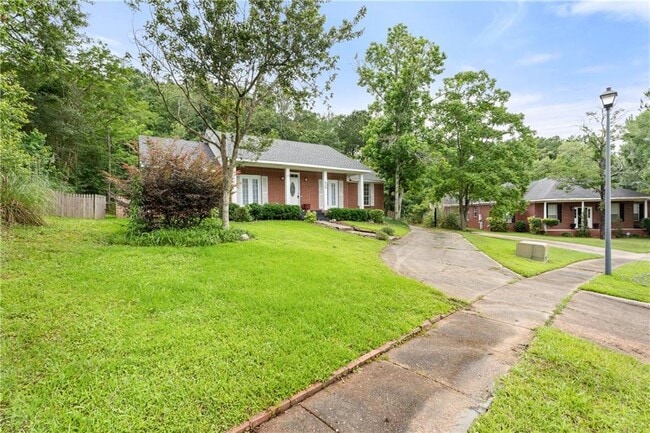 Photo - 408 Lakeview Dr W House