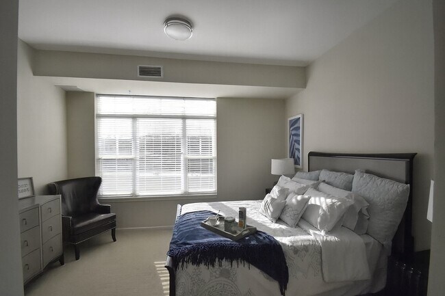Oaks of Shorewood Apartments