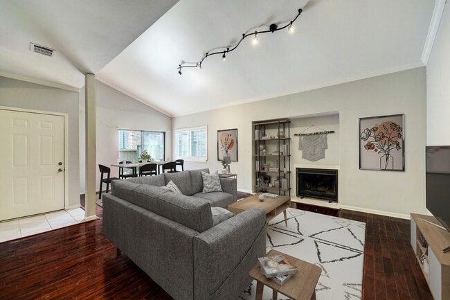 Photo - 1611 Prairie Mark Ln