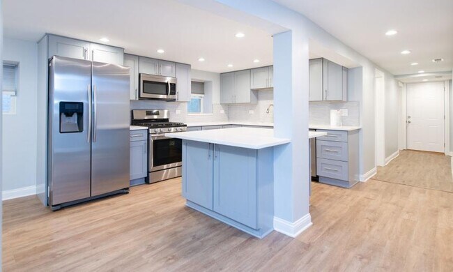 Building Photo - 1 bedroom in Chicago IL 60640 Unit G Rental