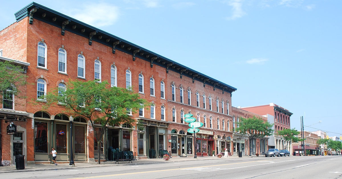 Photo - 201 E Grand River Ave Unidad C