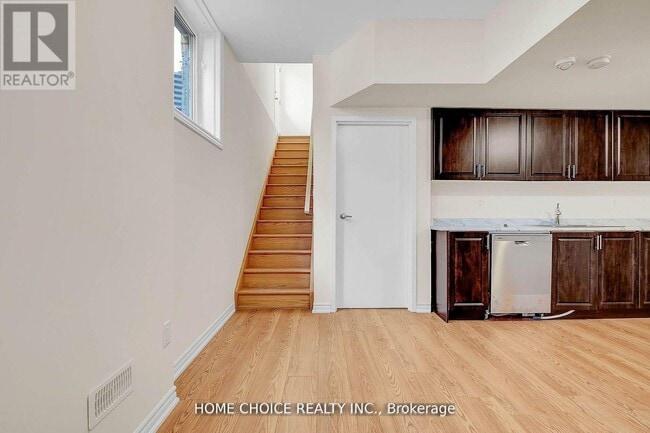 Photo - 143 Terry Fox Dr