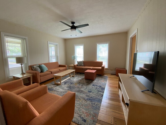 Photo - 1202 Memorial Ave