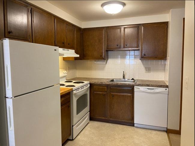 Photo - 425 St Lawrence Ave Unit Lower