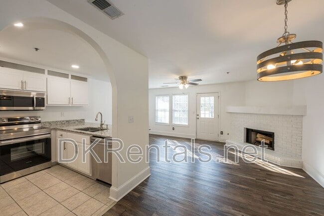 Photo - 215 Morris Ln