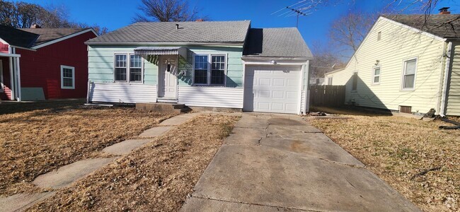 Building Photo - Beautiful 2 Bedroom 1 Bath Home