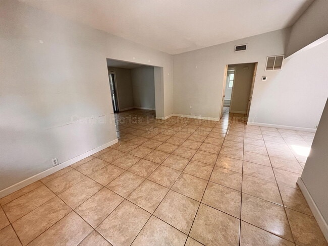 Photo - 253 Ashwood Dr