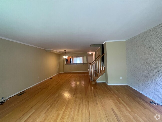 Building Photo - 1790 Front St Rental