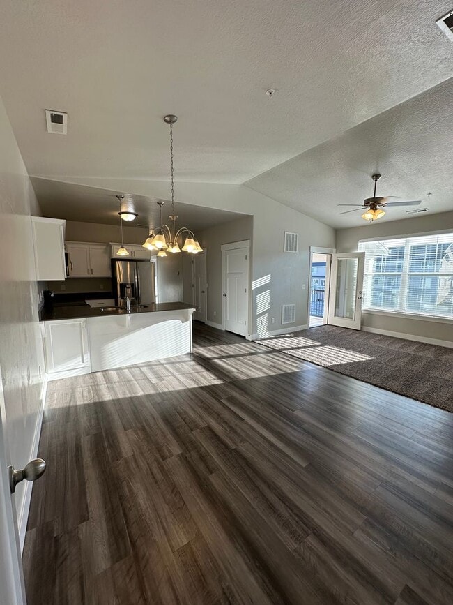 Photo - Bright and Modern 3 Bed Condo in Prime Location with Pool & Clubhouse!!