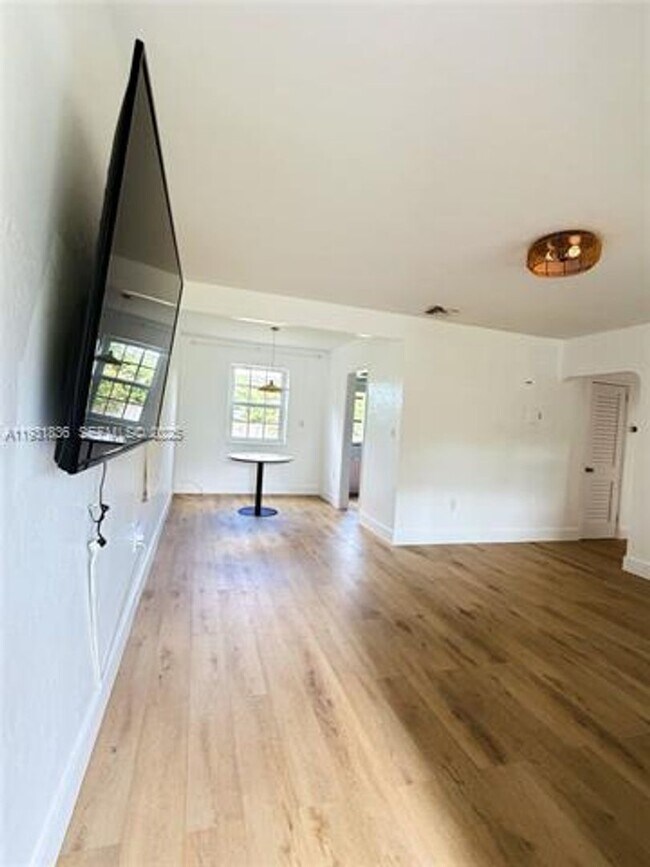 Photo - 1075 NE 120th St