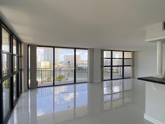 Photo - 400 Leslie Dr Unidad 810 Rental
