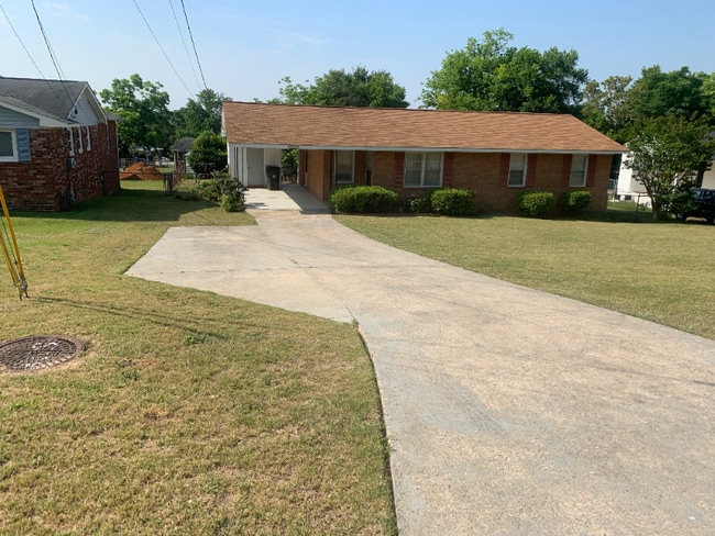Photo - 2144 Kelly St