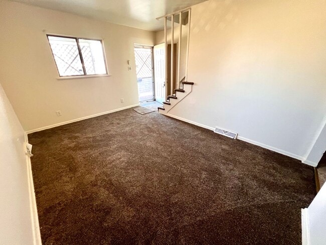 Photo - Recently Renovated - 3 bedroom 2 bathroom ...