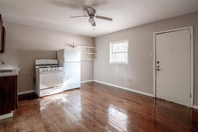 Photo - 2018 Ave L 1/2 Unit 3