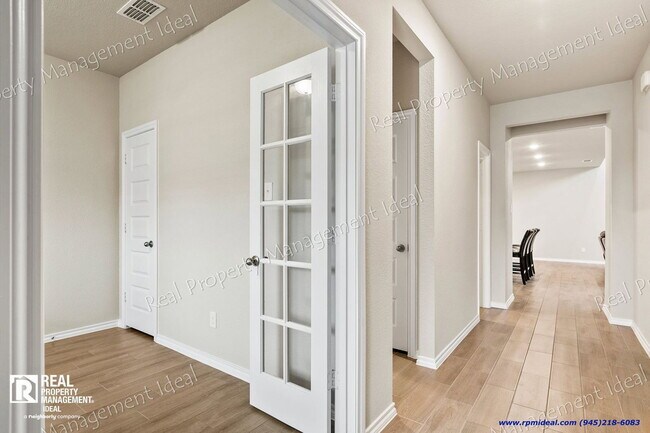 Photo - 2000 Plum Pk