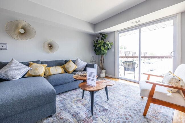 2BR, 2BA - 1,248SF - Living Room
