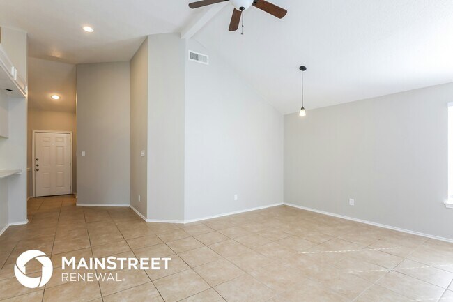 Photo - 304 Meadowglen Dr