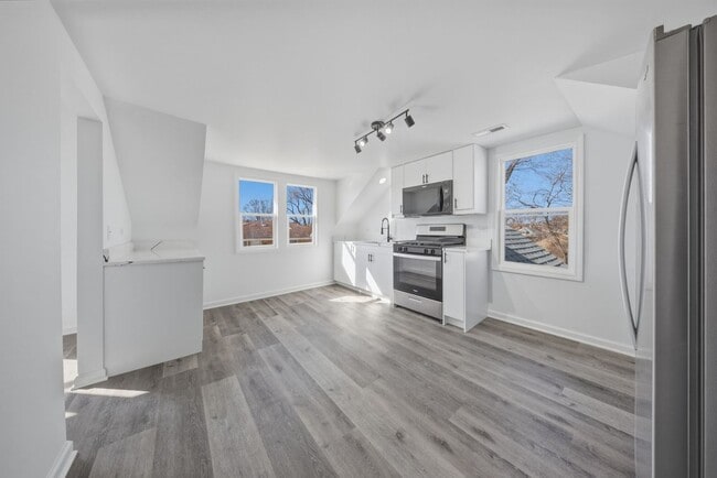 Photo - 835 Bishop Ave Unit 2