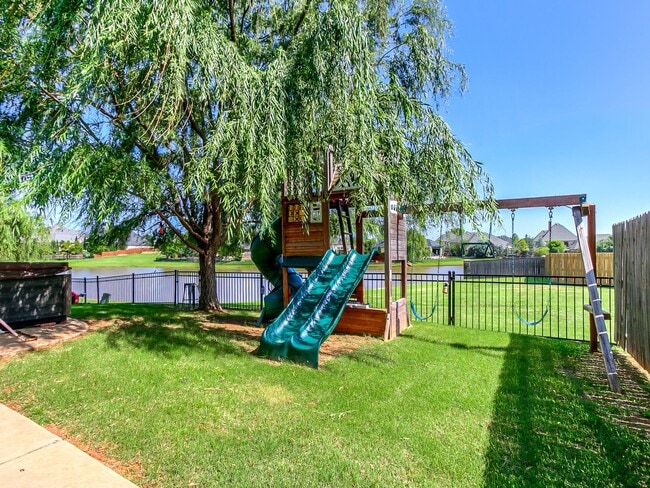 Building Photo - Stunning Home + North Rose Lake + Deer Creek Schools + 4 Bedrooms