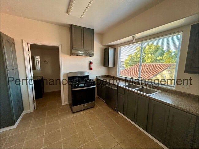 Photo - 801 Chester Ave Unit B