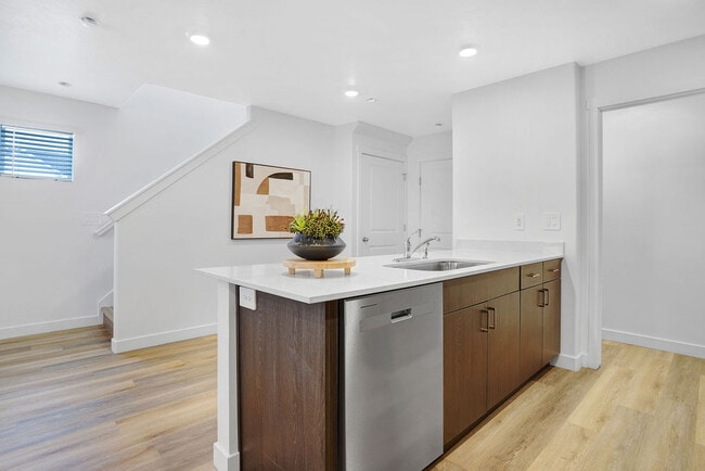 KITCHEN | LITTLE VALLEY TOWNHOMES