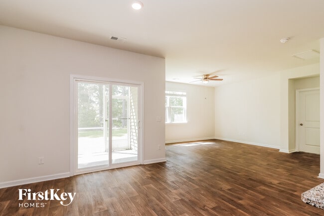 Photo - 544 Wayton Cir