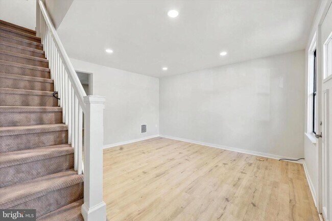 Photo - 269 Monroe St