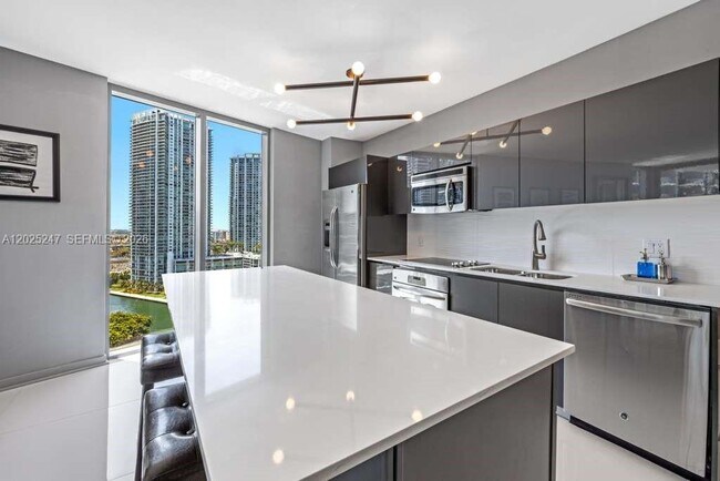 Photo - 31 SE 6th St Unidad 2101