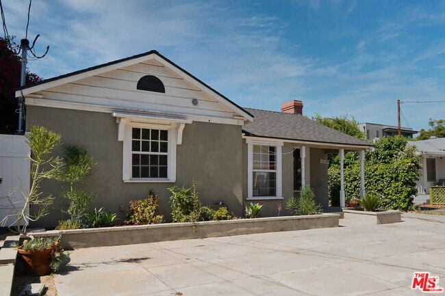 Building Photo - 10829 Kling St Rental