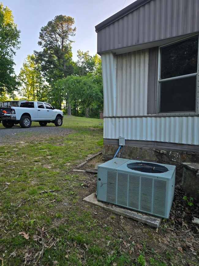 Photo - 660 Lone Star Rd
