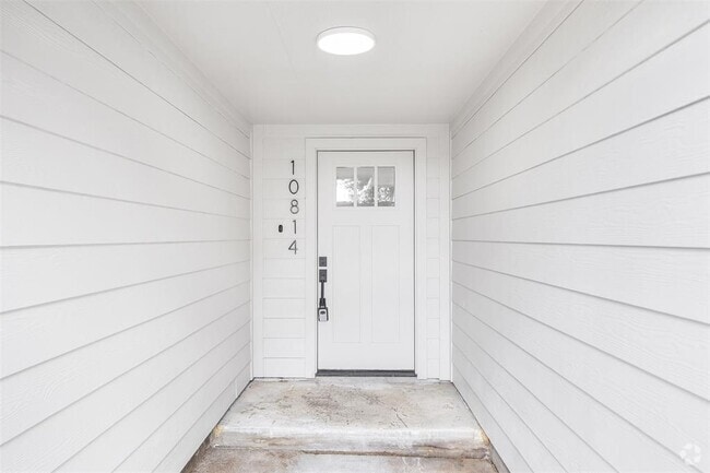 Building Photo - 10814 MacKenzie Dr Rental