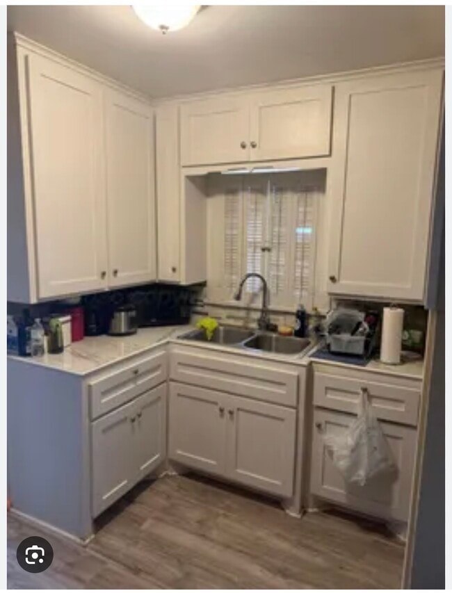 Building Photo - 1209 SW 10th Ave Unit Apt A