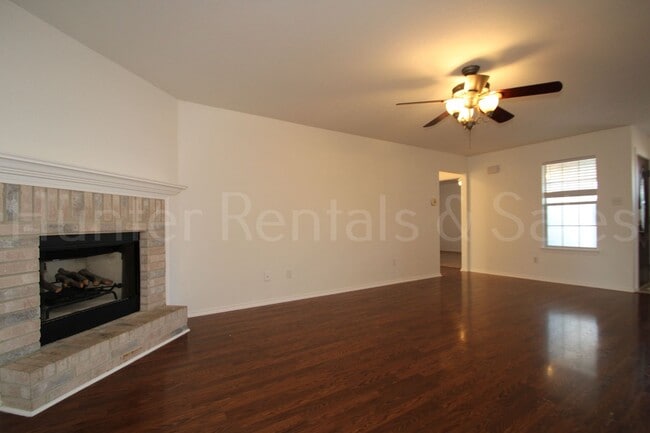 Photo - Beautiful 3-Bedroom Home with Enclosed Patio, Pergola Deck & Modern Upgrades