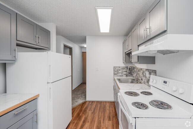 1BR, 1BA - 700SF - Kitchen