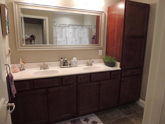 Photo - Stunning 3-Bed, 2.5-Bath Home with Hardwood Floors and Fenced Yard in Knoxville