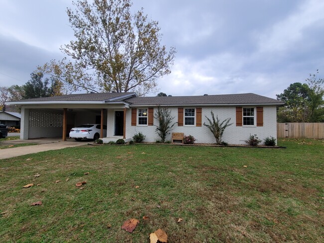 front of the house - 403 Tyler Rd House