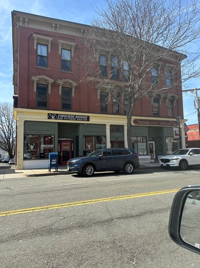 Photo - 375 Main St Unidad 33