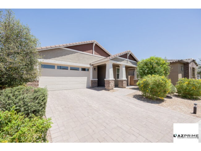 Building Photo - Modern 4/3 Tolleson House!