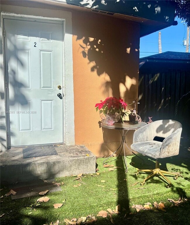 Building Photo - 2020 NE 26th St Unit S