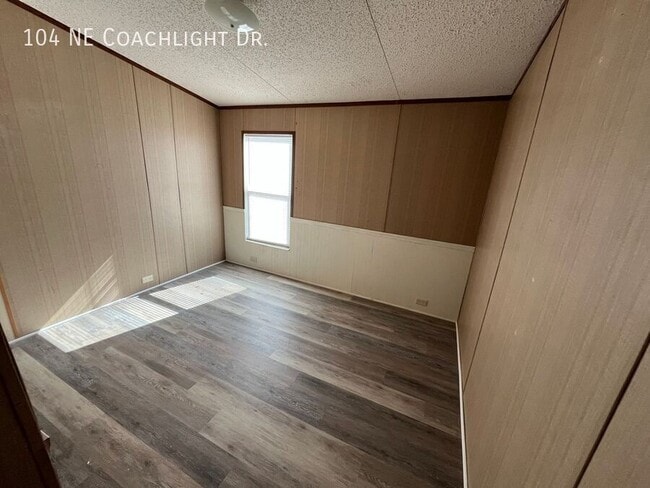 Photo - 104 Coachlight Dr