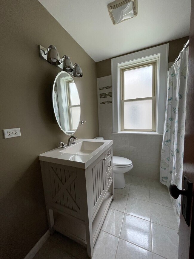 Photo - 3227 N Albany Ave Unidad -1-For Rent