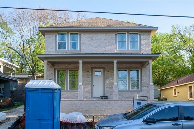 Building Photo - 18 E 4th St