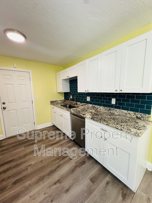 Photo - 811 21st St S