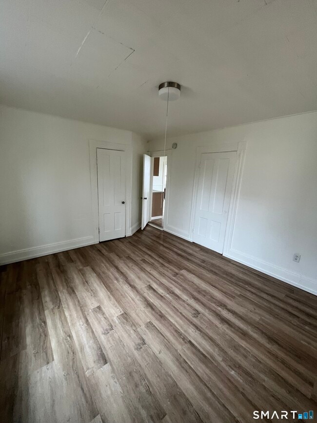 Building Photo - 11 Roosevelt Ave