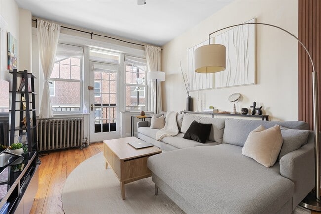 Building Photo - 242 S Huntington Ave Unit 3