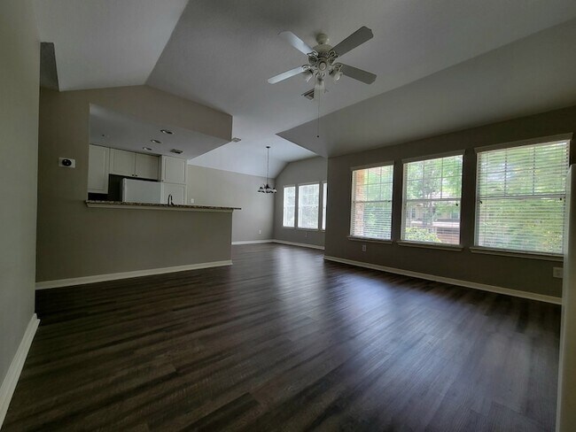 Photo - 77 Woodlily Pl